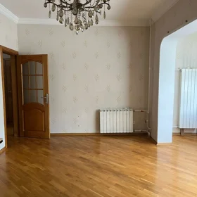 In Baku 104.0 m² apartment is for sale - Image 3