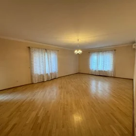 In Baku 186.0 m² apartment is for sale - Image 4