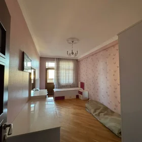 In Baku 171.0 m² apartment is for rent - Image 5