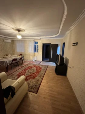 In Baku 90.0 m² house with 3.0 rooms is for rent - Image 2