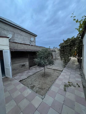 In Baku 90.0 m² house with 3.0 rooms is for rent - Image 5