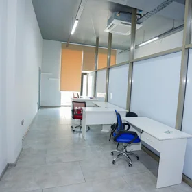 In Baku 700.0 m² office is for rent - Image 2