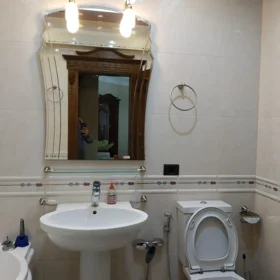 In Baku 200.0 m² apartment is for rent - Image 3