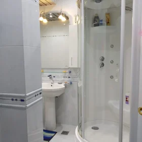 In Baku 200.0 m² apartment is for rent - Image 4