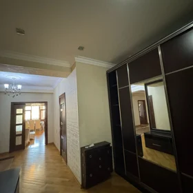 In Baku 171000.0 m² apartment is for sale - Image 4