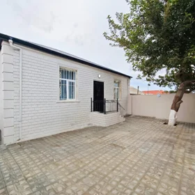 In Baku 100.0 m² house with 3.0 rooms is for sale - Image 2