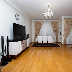 In Baku 195.0 m² apartment is for sale - Image 2