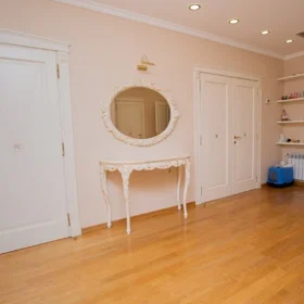 In Baku 195.0 m² apartment is for sale - Image 3