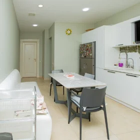 In Baku 195.0 m² apartment is for sale - Image 4