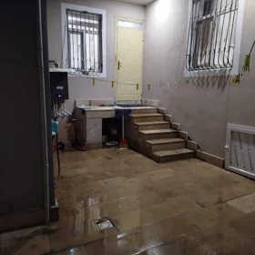 In Baku 90.0 m² house with 3.0 rooms is for rent - Image 2
