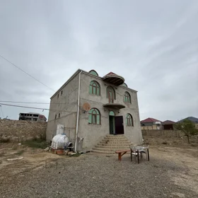 In Baku 250.0 m² house with 10.0 rooms is for sale - Image 2