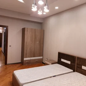 In Baku 130.0 m² apartment is for rent - Image 5