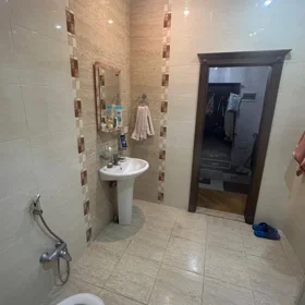 In Baku 156.0 m² apartment is for sale - Image 5