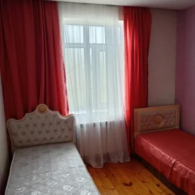 In Baku 100.0 m² house with 3.0 rooms is for rent - Image 2