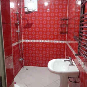 In Baku 100.0 m² house with 3.0 rooms is for rent - Image 5