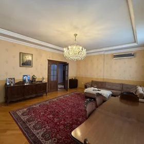In Baku 156.0 m² apartment is for sale - Image 2