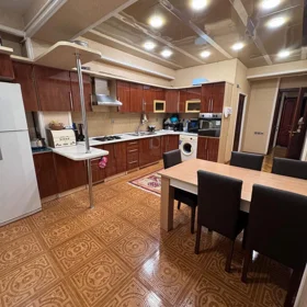 In Baku 140.0 m² apartment is for rent - Image 5