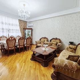 In Baku 140.0 m² apartment is for sale - Image 3