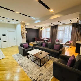 In Baku 187.0 m² apartment is for sale - Image 3