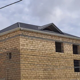 In nan 180.0 m² house with 4.0 rooms is for sale - Image 2