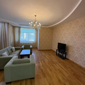 In Baku 180.0 m² apartment is for rent - Image 2