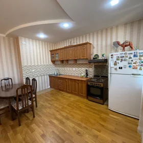 In Baku 180.0 m² apartment is for rent - Image 4