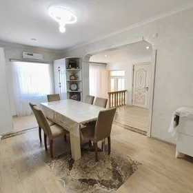 In Baku 450.0 m² house with 7.0 rooms is for sale - Image 4