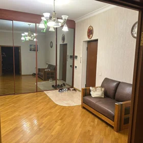 In Baku 165.0 m² apartment is for sale - Image 2