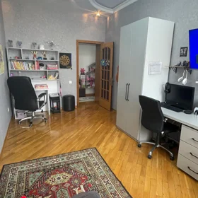 In Baku 210.0 m² apartment is for sale - Image 3