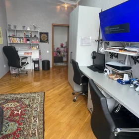 In Baku 210.0 m² apartment is for sale - Image 4