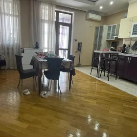 In Baku 210.0 m² apartment is for sale - Image 5