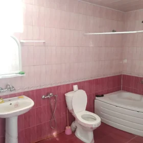 In Baku 200.0 m² house with 5.0 rooms is for rent - Image 3