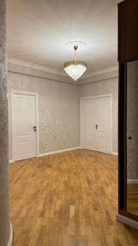 In Baku 176.0 m² apartment is for rent - Image 4