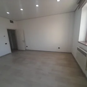 Baku-da 25.0 m2 ofis kirayə verilir - Şəkil 4