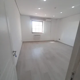 Baku-da 25.0 m2 ofis kirayə verilir - Şəkil 5