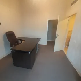 Baku-da 18.0 m2 ofis kirayə verilir - Şəkil 4