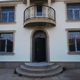 In Hövsan 270.0 m² house with 8.0 rooms is for sale