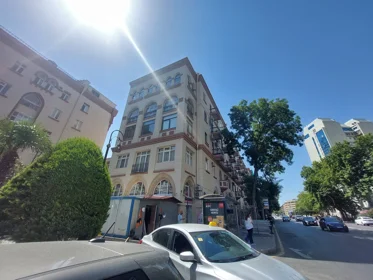 In Baku 160.0 m² apartment is for sale - Image 2