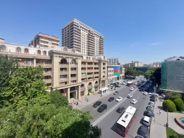 In Baku 160.0 m² apartment is for sale - Image 4