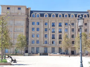 In Baku 240.0 m² apartment is for sale - Image 4