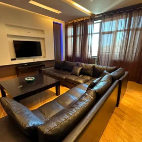 In Baku 180.0 m² apartment is for rent - Image 2