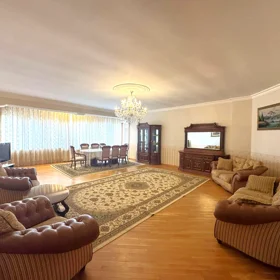 In Baku 200.0 m² apartment is for rent - Изображение 2