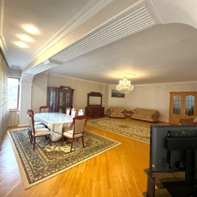 In Baku 200.0 m² apartment is for rent - Изображение 3