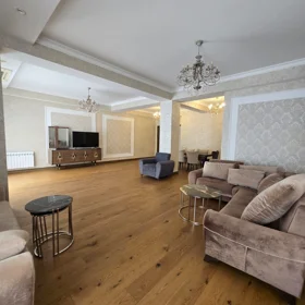 In Baku 260.0 m² apartment is for rent - Image 2