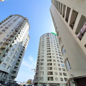 In Baku 187.0 m² apartment is for rent - Image 2