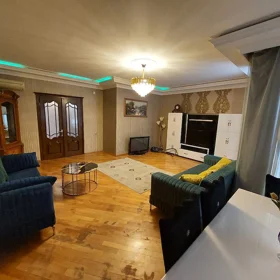In Baku 150.0 m² apartment is for rent - Image 3