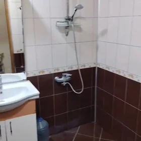 In Baku 75.0 m² apartment is for rent - Image 4