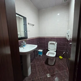 In Baku 140.0 m² apartment is for rent - Image 3