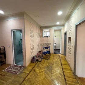 In Baku 130.0 m² apartment is for sale - Image 3