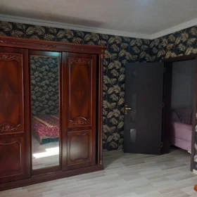 In nan 100.0 m² house with 3.0 rooms is for rent - Image 3